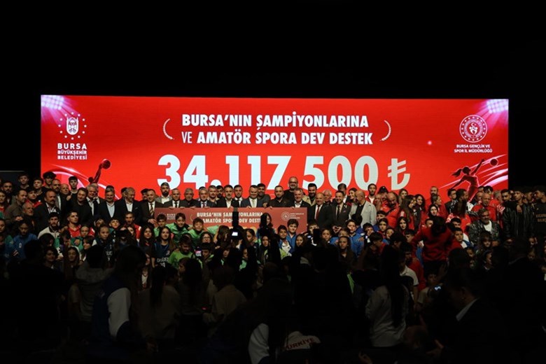 BURSA’DA AMATÖR SPOR KULÜPLERİNE DESTEK VE BAŞARILI SPORCULARA ÖDÜL TÖRENİ DÜZENLENDİ